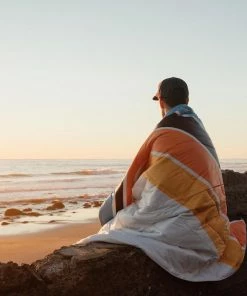 Brand new 😉 Rumpl Original Puffy Printed Blanket 🛒 32 Rumpl Original Puffy Printed Blanket